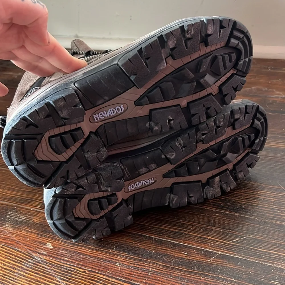 NWT Nevados Women’s Tan Suede Hiking Boots size 11 - Picture 7 of 7